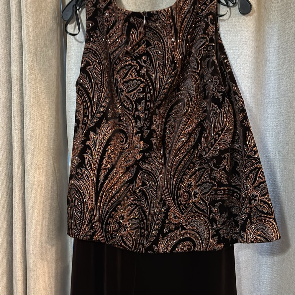 Gorgeous sequined, brown velvet gown. Size 22W - Picture 8 of 13